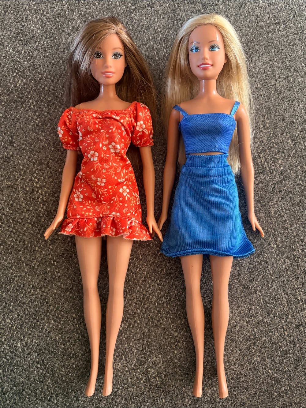 LOT OF 2 ~ 2007 Chic Teresa K8652 and 2007 Chic Barbie K8651